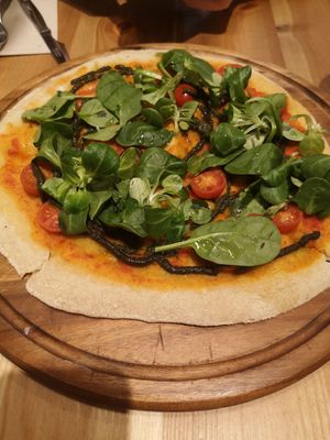 Vegan pesto pizza at Odacova in Barcelona