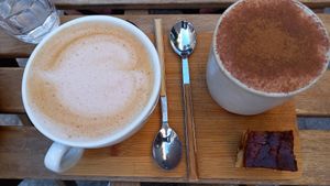 Mocha latte and pumpkin spice choco latte at Plenty in The Hague