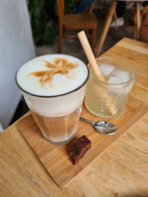 Homemade lemonade and Latte Macchiato 🌸 at Plenty in The Hague