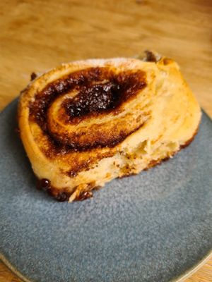 Cinnamon roll at Plenty in The Hague