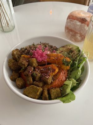 Pumpkin salad with tempeh (and dukkah seasoning): very good  at Plenty in The Hague