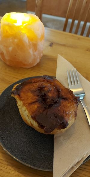 Vegan cinnamon bun! at Plenty in The Hague