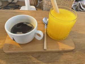Coffee and fresh oj  at Plenty in The Hague