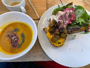 Small soup abs pumpkin tempeh sandwich   at Plenty in The Hague