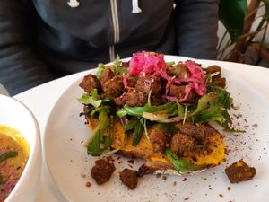 Tempeh sandwich at Plenty in The Hague