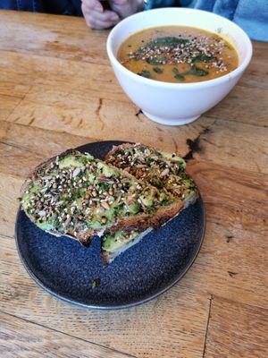Avocado toast at Plenty in The Hague