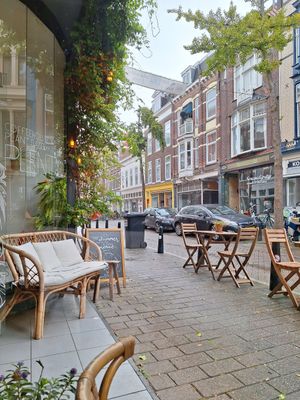 Der Fensterplatz bei Regen war ein Highlight 🥰 at Plenty in The Hague