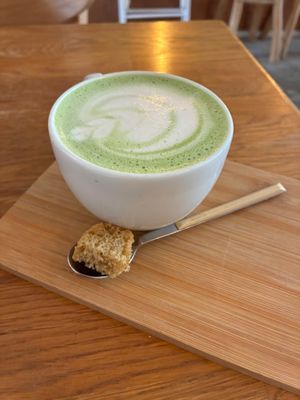 Matcha latte with a piece of vanilla cake: very good at Plenty in The Hague