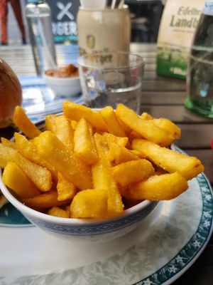 Pommes klein at Burgeramt in Trier