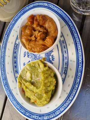 Guacamole & Erdnusssauce at Burgeramt in Trier