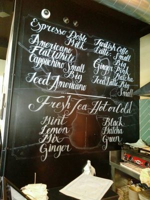 Hot drink lettering at Juice Dudes in Barcelona