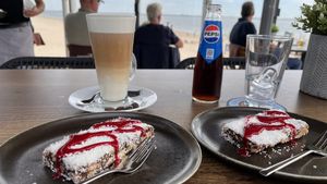 Wauw dat was heerlijk!! Kokos dadeltaart.   at Brasserie BLVD in Vlissingen