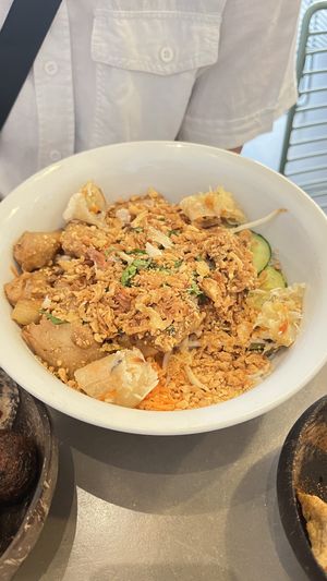 ‘Chicken’ bobun  at La Cantine Viêtgétarienne in Bordeaux