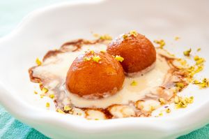 Chocolate Rabri Gulab Jamun: Hot Khoya Dumplings With Chocolate And Rabri at Atithi Indian Vegetarian Restaurant in Lisbon