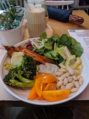 This place has great vegan bowls!  The cream in the middle is sunflower seed puree. at GRÜN in St Petersburg