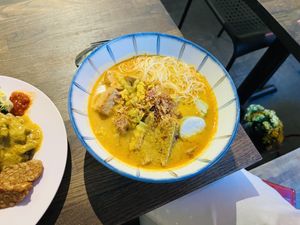 Soup! Delicious flavour balance; I’m a sucker for lime leaves♥️ Curry sauce in both dishes 🤤  at Sayur in Gothenburg