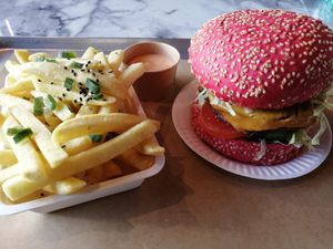 "Cheese" burger and fries with sriracha souce at Vegan Heroes in Eindhoven