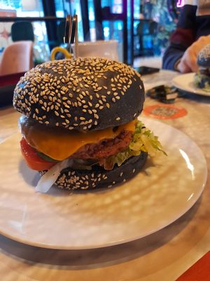 Cheesy B*tch at Vegan Heroes in Eindhoven