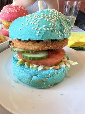 Tender B*tch - vegan chicken burger   at Vegan Heroes in Eindhoven