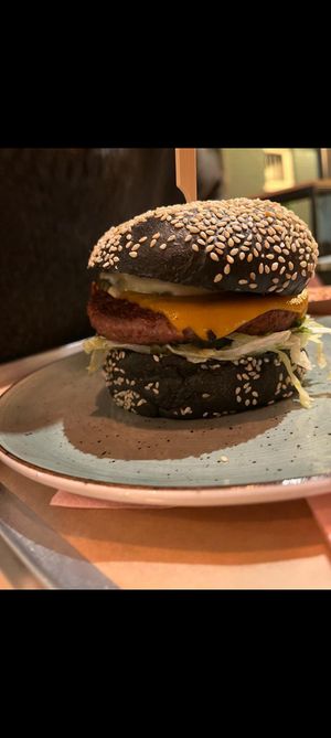 Lekker burger at Vegan Heroes in Eindhoven