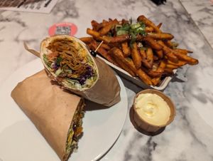 Wrap abracadabra met zoete aardappel friet #Veganuary at Vegan Heroes in Eindhoven