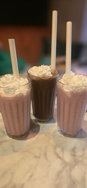 Strawberry and Chocolate shakes at Vegan Heroes in Eindhoven