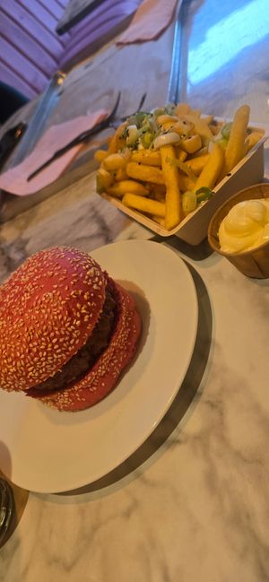 Babylicious burger, come fry with me at Vegan Heroes in Eindhoven