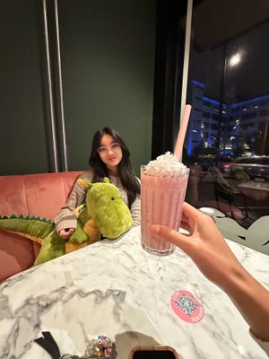 strawberry milkshake   at Vegan Heroes in Eindhoven