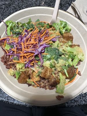 Vegan tofu cashew bowl  at Rice Up - HB in Zurich