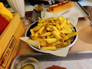Skin on chips at Bath St. Burger in Glasgow