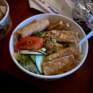 tofu noodle bowl at Viet-Nomz in Orlando