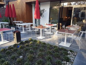 terrace at back at 't Vijfde Seizoen in Aalter