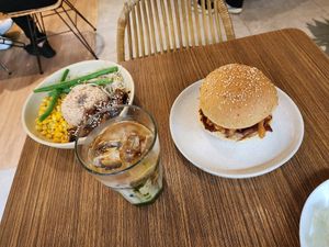 Beevless burger with dirty matcha at Burgreens in Tangerang