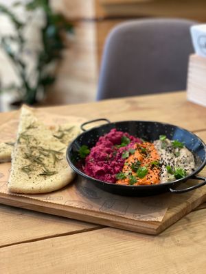 Foccacia with vegan pastas at Cukru Cafe in Jelenia Gora