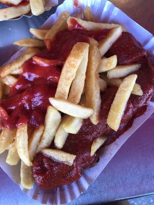Vegane Currywurst mit Pommes  at Curry 36 in Berlin