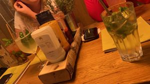 Grünschnabel links, Minze Holunder rechts  at Hans im Glück in Bielefeld