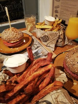 Classic Lust Burgers with mayo and (sweet potato) fries at Lust in Groningen
