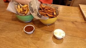 Regular and sweet potato fries 🍟 at Lust in Groningen