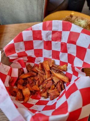 Bottom of fries were all tiny leftovers at Lust in Groningen