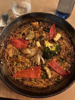 fideguá (quizá lo que menos me gustó), pero el alioli de menbrillo estaba espectacular  at BLoved Veggie Corner in Madrid