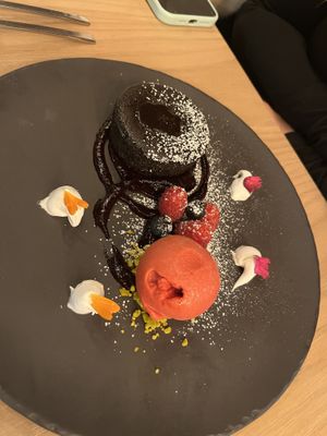 extasis de chocolate y helado de frambuesas  at BLoved Veggie Corner in Madrid