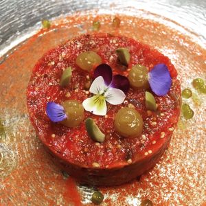 Tartar de tomate y aceituna at BLoved Veggie Corner in Madrid