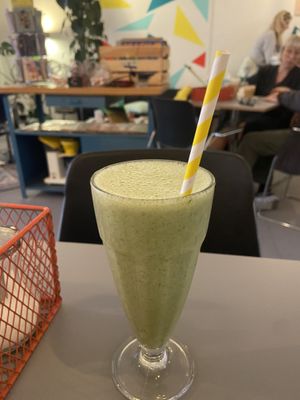 Hulk smoothie: alright, but not enough veggies for my taste at Haley's Comet Breakfast Club in The Hague
