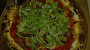 Vegan pizza       Lleva rúcula, berenjena, champiñones y espárragos blancos. La masa de la pizza es muy fina at Bla Bla Cafe in Ferrol