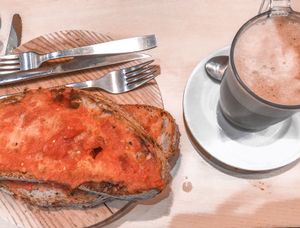 Tostadas con tomate y café con leche de soja at Capitol in Ferrol