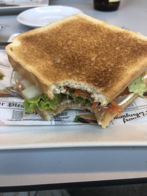 Sandwich vegano con mayonesa sin huevo y verduras  at Capitol in Ferrol