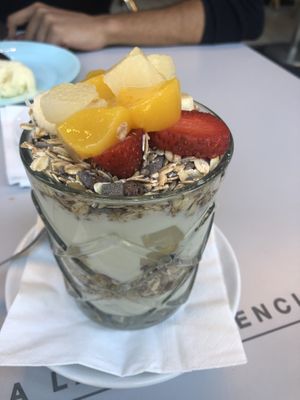 Parfait con yogurt de soja  at Capitol in Ferrol