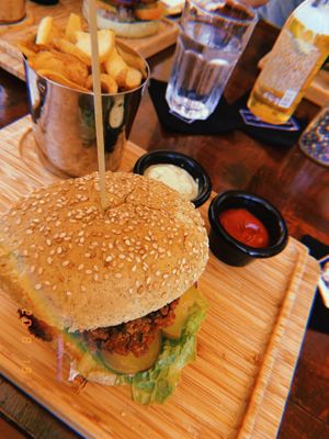 The Dutch Weed Burger at De Governeur in Willemstad