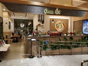 Main entrance at Green Ba - Somerset in Central Singapore