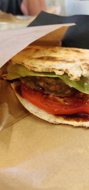 Burger at GianGusto in Cagliari